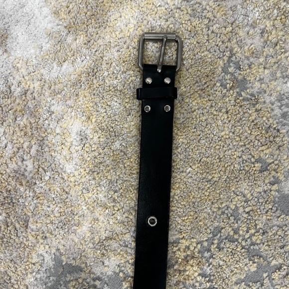 EUC GAP Black Leather Belt Size 34 - Picture 5 of 6